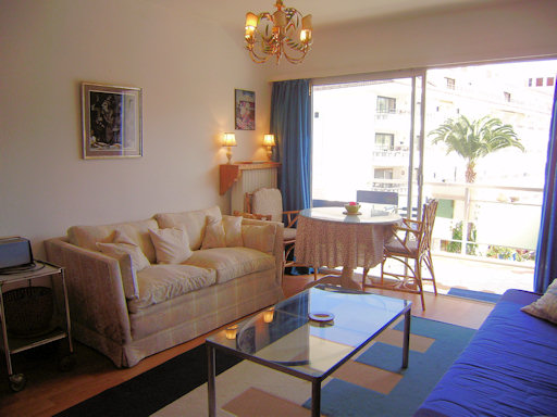 New parquet floor in living room; additional convertible settee